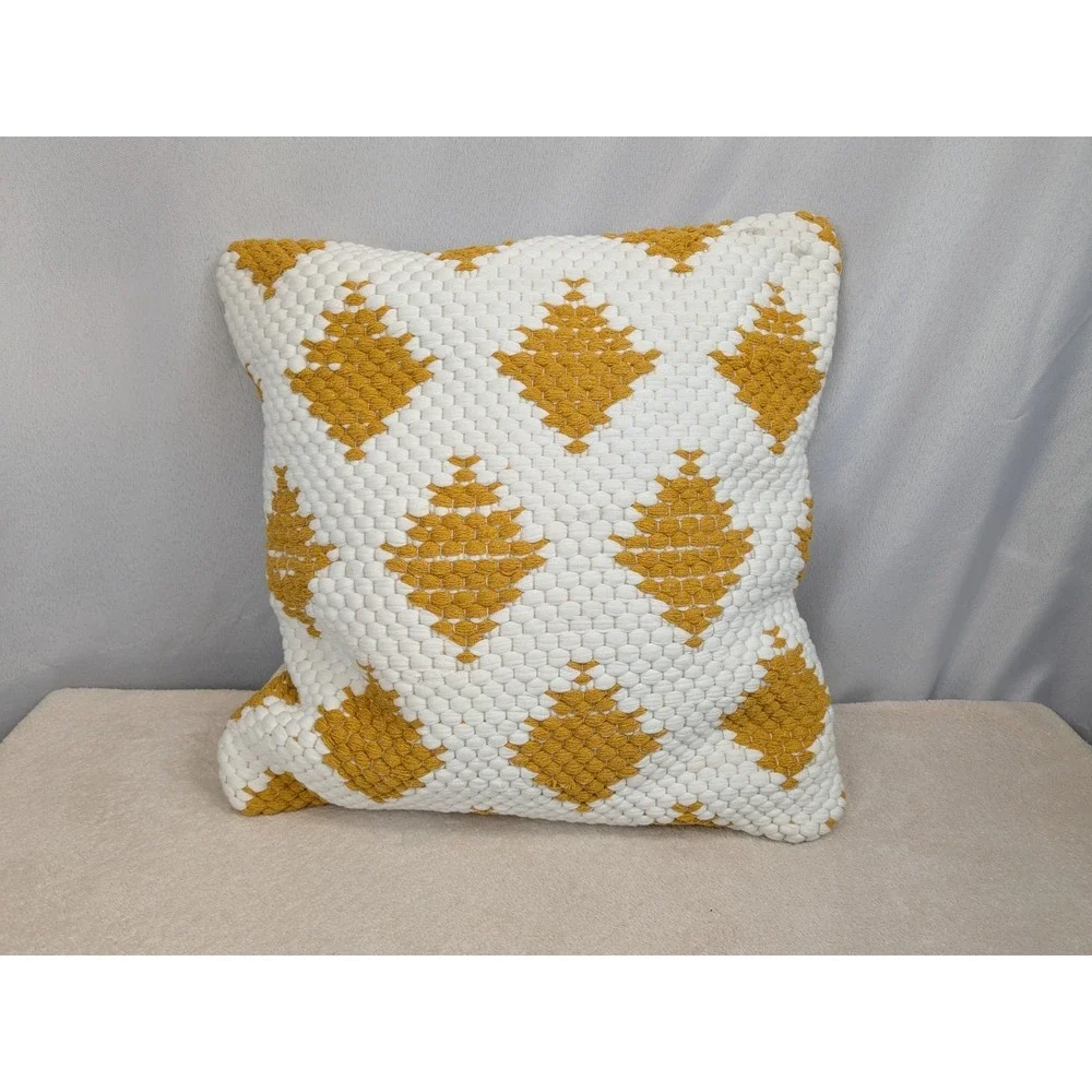 Nourison‎ Throw Pillow 18